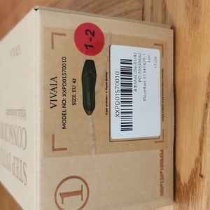 NIB Vivaia Square-toe, v-cut flats (Margot) Blue/tan trim. Size 10 1/2